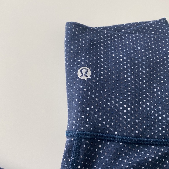 SOLD>>Lululemon Wunder Under HR 25"
Pacific Pointe Jacquard True Navy Onyx Blue - Picture 6 of 10